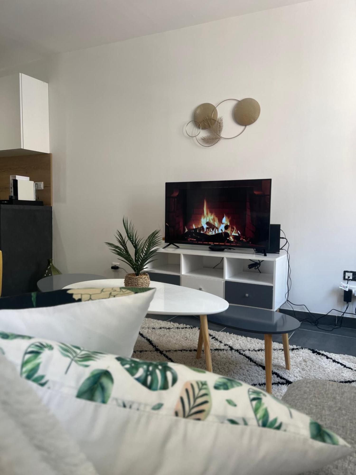 Le Cosy Apartment Крест Екстериор снимка